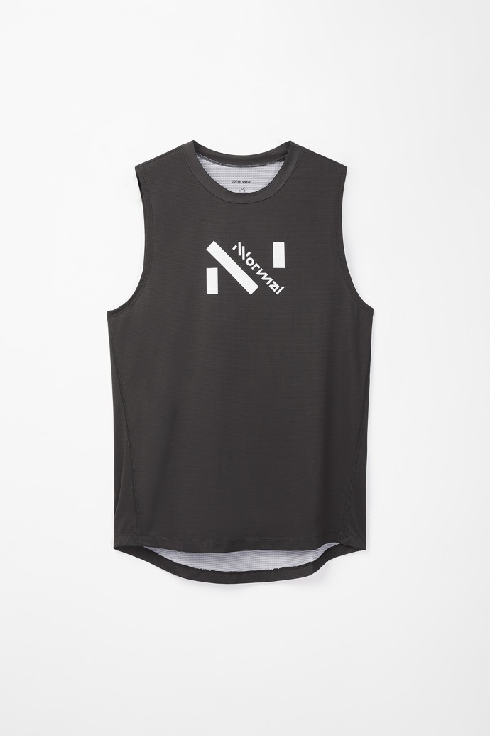 NNormal Race Tank Top Mustat | EXUDHYP-35